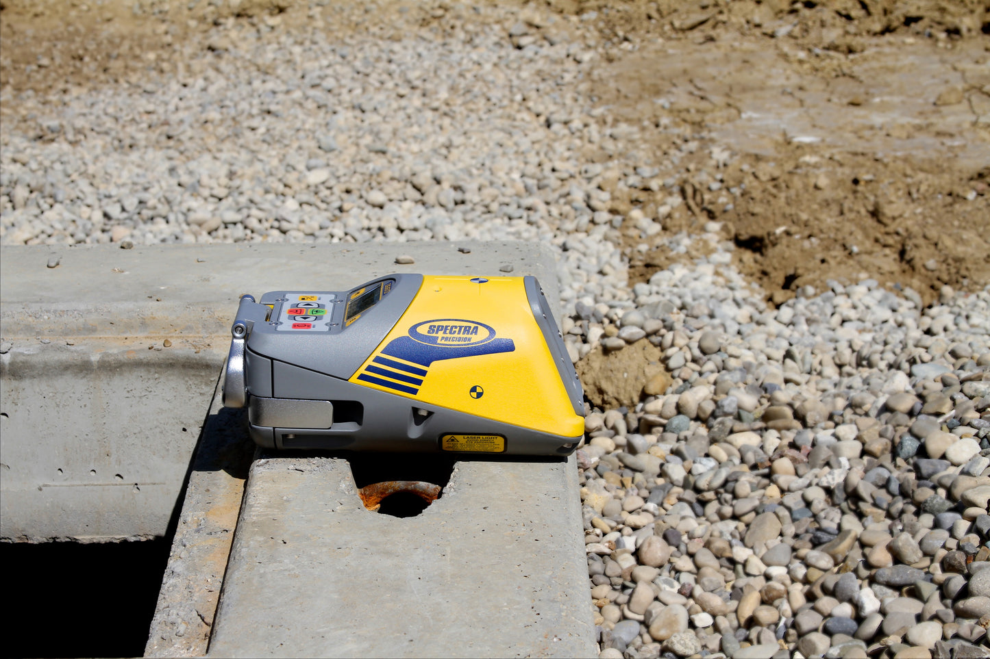 Laser de construction de tuyaux Spectra SpectraPrecision DG613, portée jusqu'à 150 m, mode d'alignement, avec télécommande radio / IR RC803, support de plaque cible,