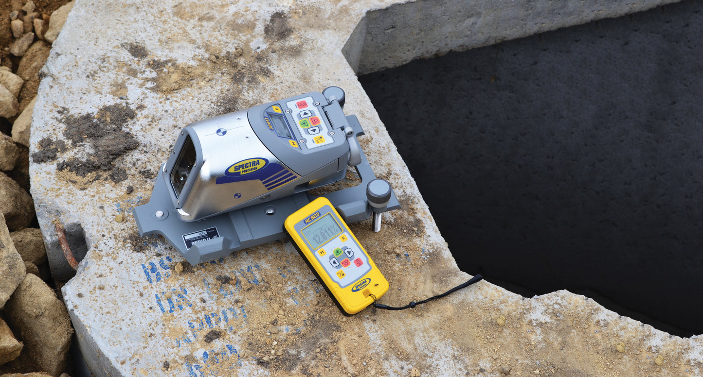 Spectra pipe construction laser SpectraPrecision DG813, automatic alignment, including radio remote control RC803, transporter ST802 and spot finder SF803