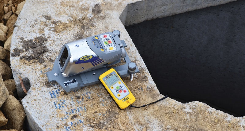 Spectra pipe construction laser SpectraPrecision DG813, automatic alignment, including radio remote control RC803, transporter ST802 and spot finder SF803