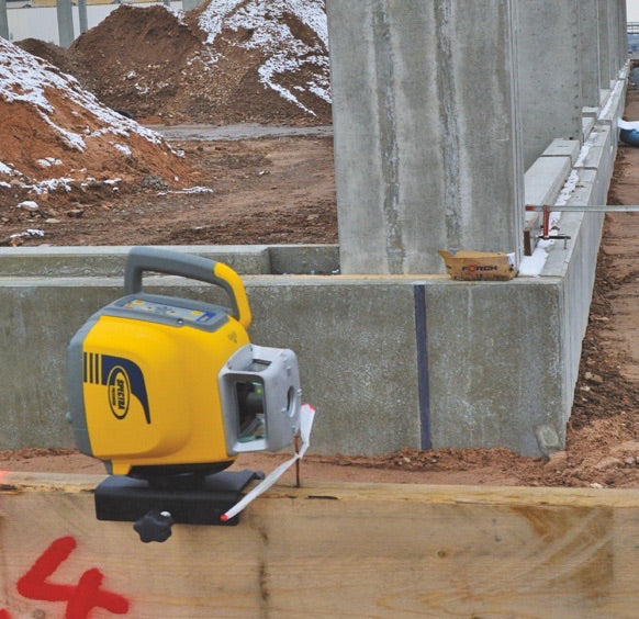 Spectra fully automatic horizontal/vertical laser SpectraPrecision HV302-4, incl. HL760 and radio remote control RC402N