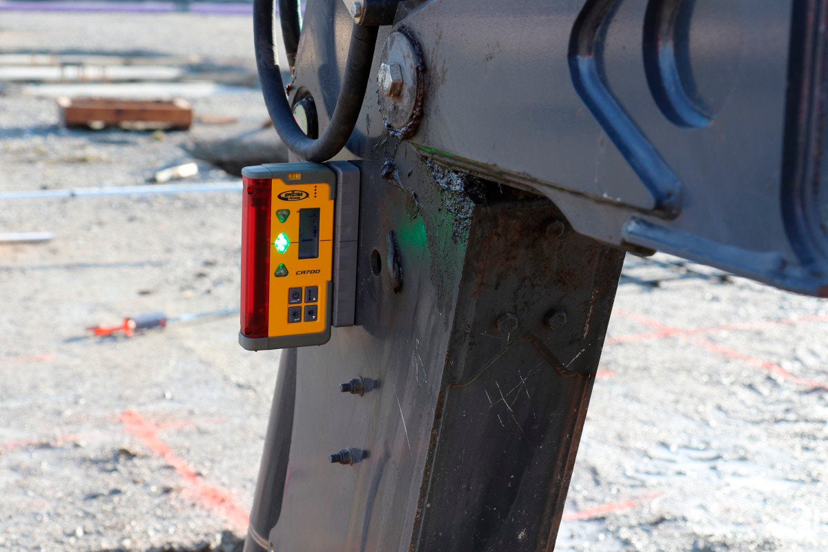 Spectra hand/machine receiver CR700 with retaining clip and magnetic clamp