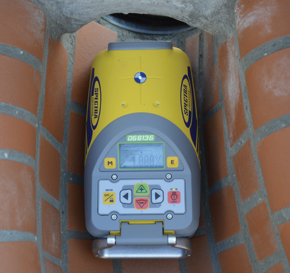 Laser de construction de tuyaux Spectra SpectraPrecision DG613G, faisceau laser vert, portée jusqu'à 150 m, mode d'alignement, avec télécommande radio / IR RC803, support de plaque cible