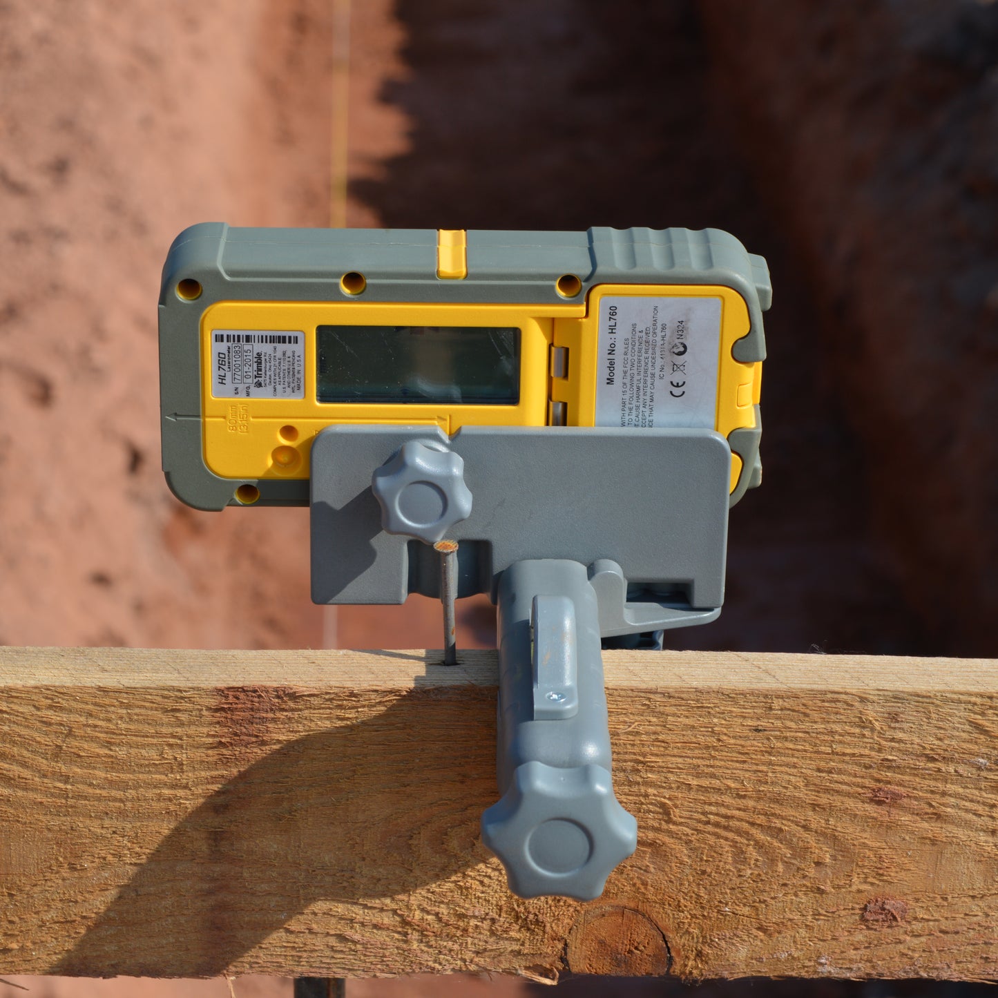 Spectra Handempfänger HL760U für Rot-, IR- und Grünstrahl-Laser, LED+LCD Anzeige, mit Adapter C70