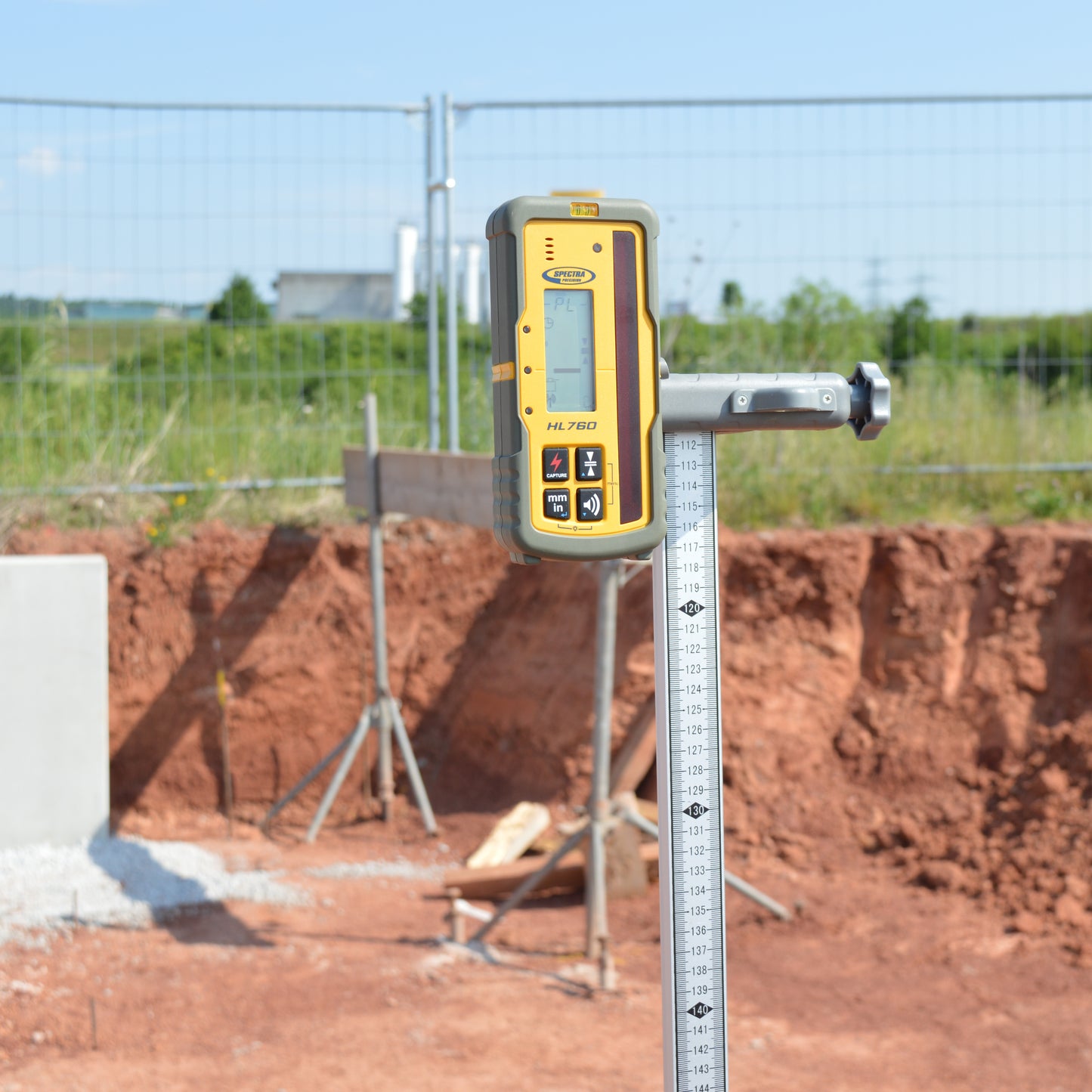 Spectra Handempfänger HL760U für Rot-, IR- und Grünstrahl-Laser, LED+LCD Anzeige, mit Adapter C70