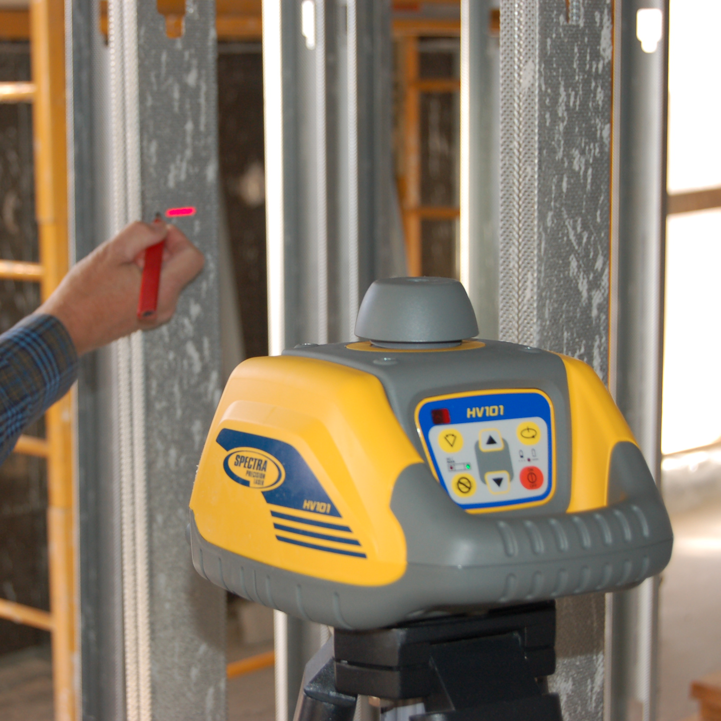 Spectra fully automatic horizontal/vertical laser SpectraPrecision HV101, including IR remote control RC601