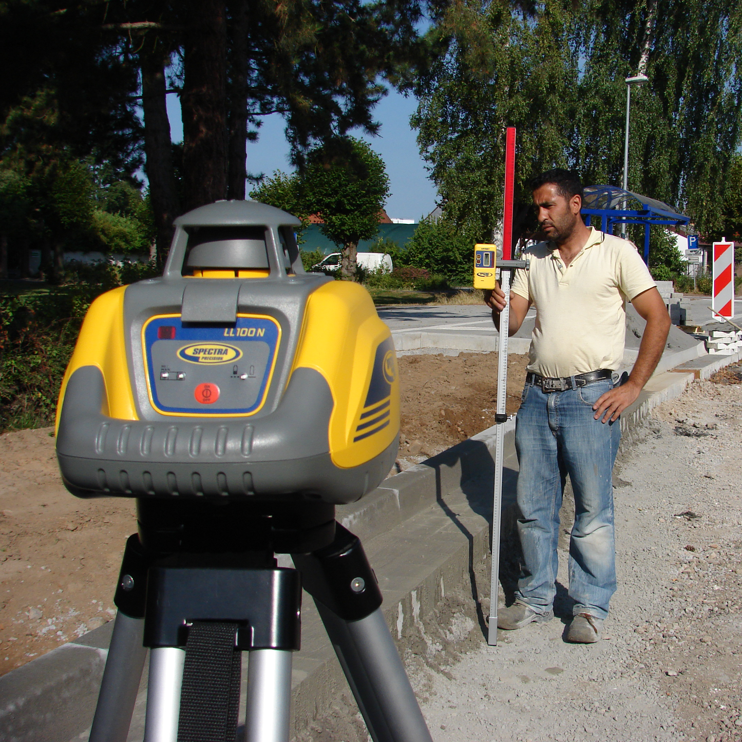 Spectra fully automatic horizontal laser SpectraPrecision LL100N, incl. HR320