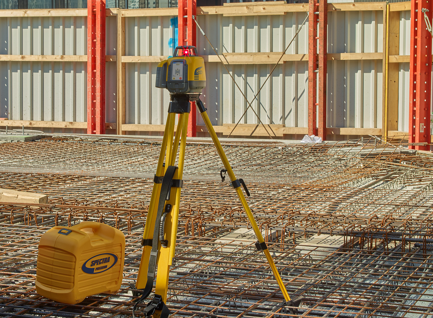 SpectraPrecision LL1505C-4, vollautomatischer Horizontallaser inkl. Handempfänger HL450