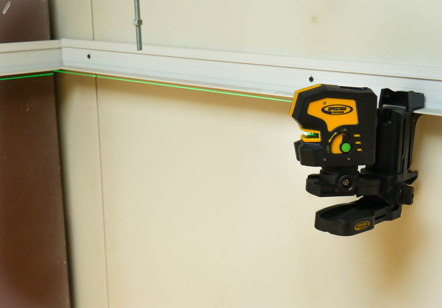 SpectraPrecision selbstnivellierender Kreuzlinienlaser LT20XG, grüner Laserstrahl