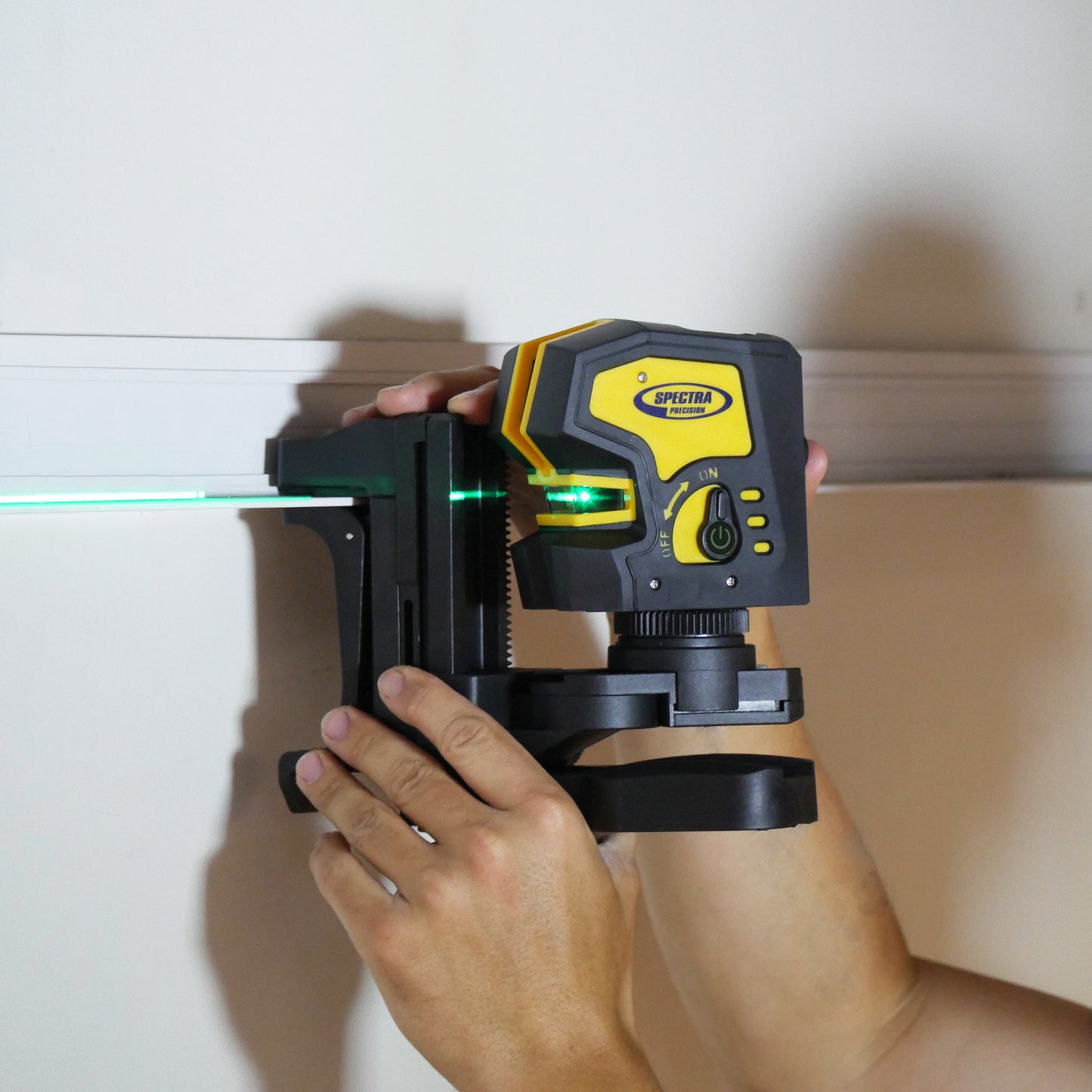 SpectraPrecision selbstnivellierender Kreuzlinienlaser LT20XG, grüner Laserstrahl