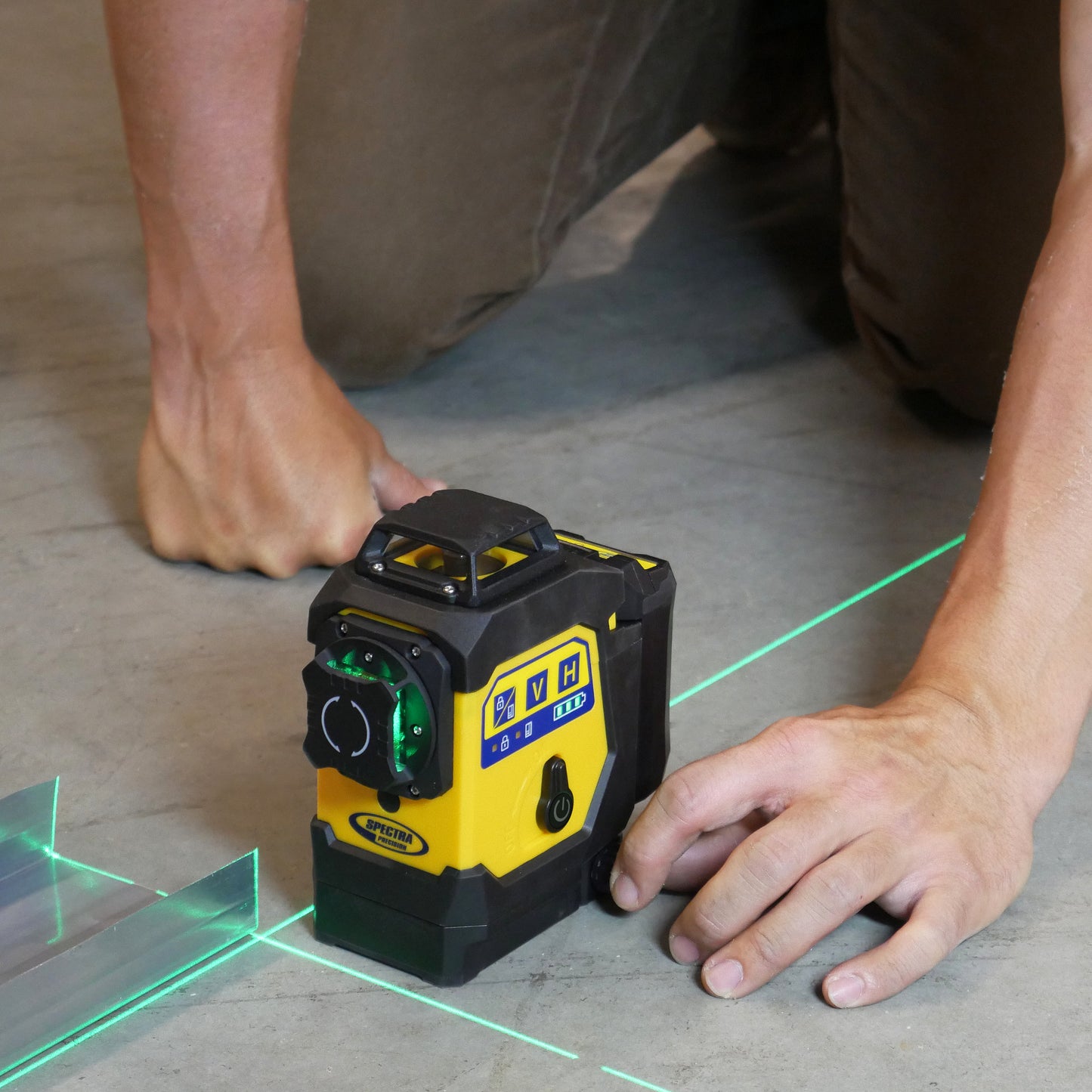 SpectraPrecision selbstnivellierender LT360G, grüner Laserstrahl | jeweils drei 360-Grad-Ebenen